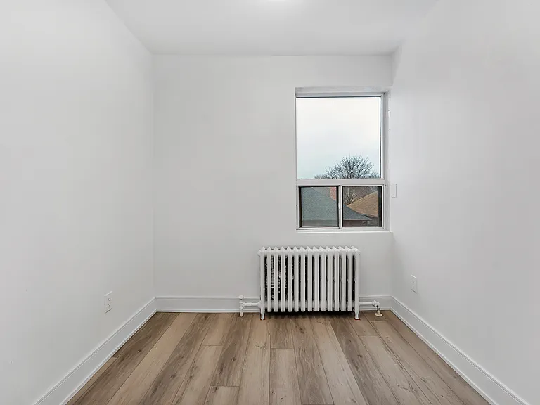 231 Vaughan Rd — Photo 33