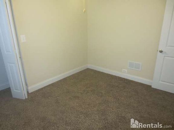 5th image of 9033 S Sproat Ave