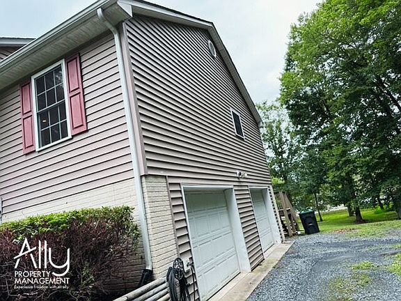 3rd image of 583 Jefferson Dr
