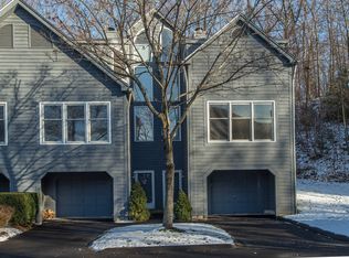 101 Fawn Ridge Ln, Norwalk, CT 06851
