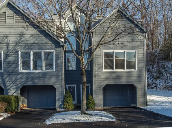 101 Fawn Ridge Ln, Norwalk, CT 06851