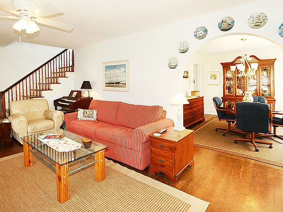 3rd image of 39 W Maryland Ave