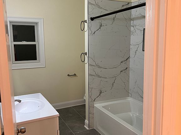 5th image of 720 Main St APT 2