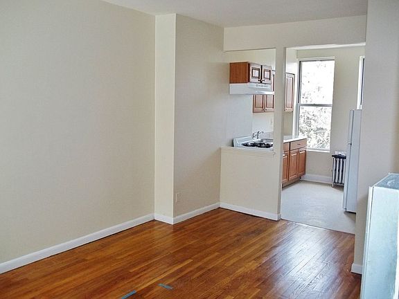 5th image of 52-17 Roosevelt Ave #26