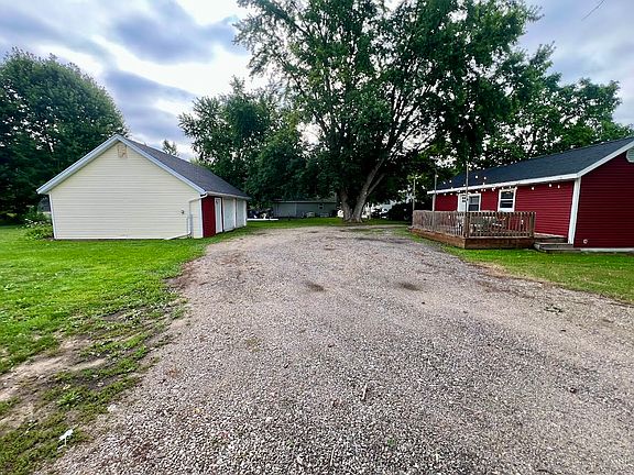 3-car detached garage