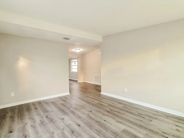 1198 Maxey Dr — Photo 5