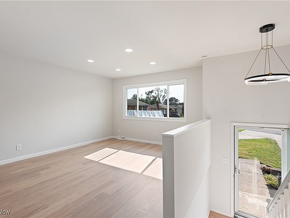 3rd image of 5267 Evelyn Dr