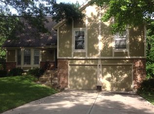 11524 Robinson St, Overland Park, KS 66210