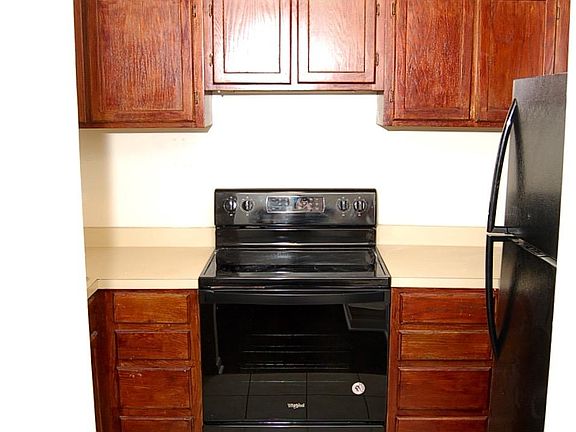 3rd image of 1806 Thames St Unit 13