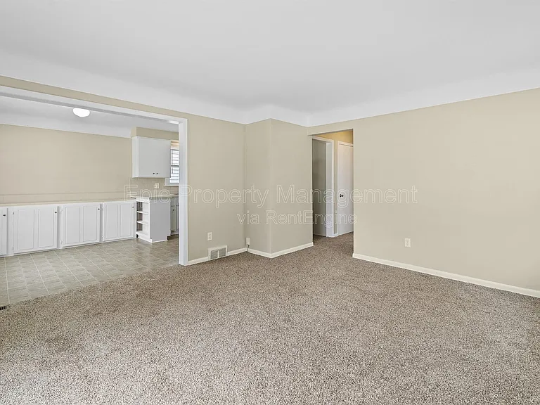 2121 Euclid St — Photo 9