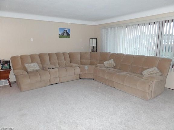 3rd image of 758 E Dartmoor Ave