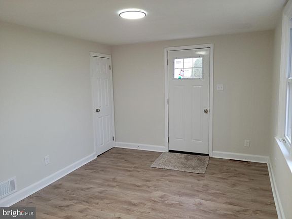 4th image of 300 Odessa Ave