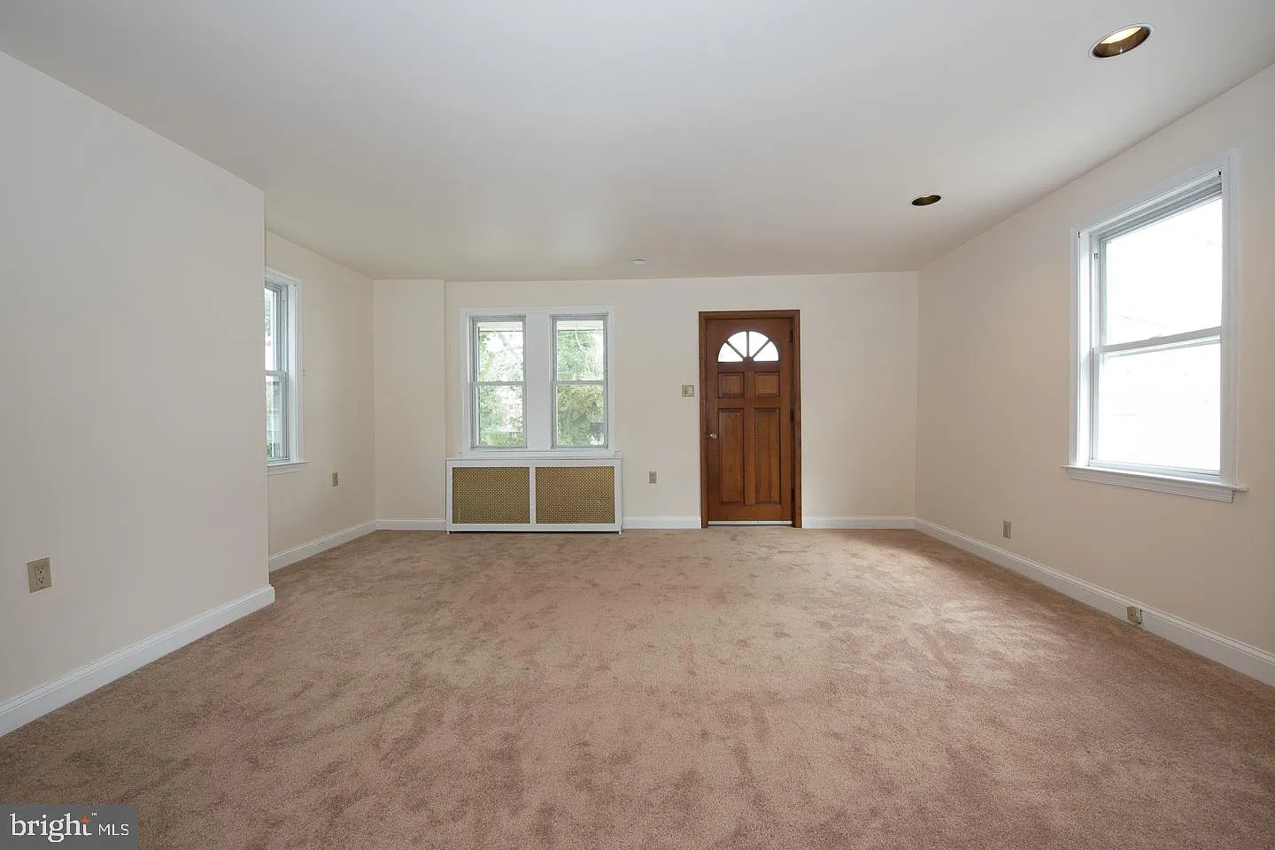 4 bed, 2.0 bath, 1640 sqft, $2,700 — Photo 3