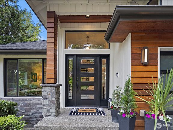 4th image of 2801 198th Avenue SE