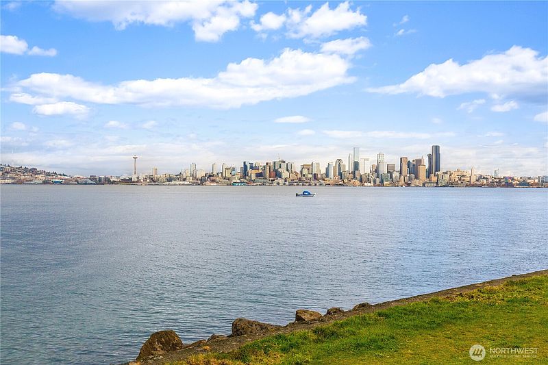 3rd image of 1100 Alki Avenue SW