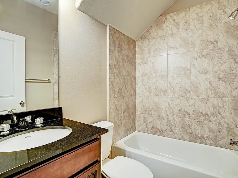 3830 Centerplaza Dr — Photo 4