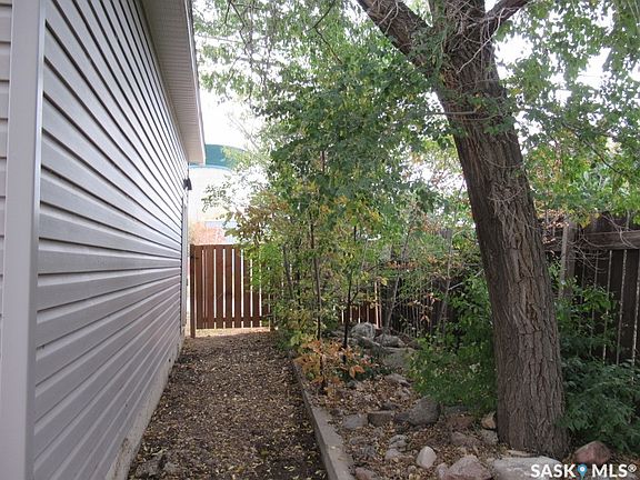 5th image of 110 7th Avenue W