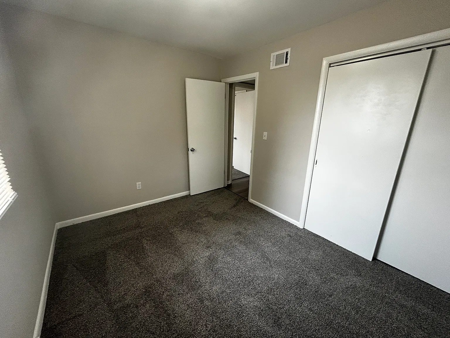 2 bed, 850 sqft, $899 — Photo 4