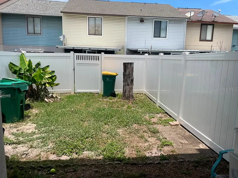 290 Marion Pl — Photo 5