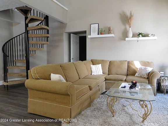 5th image of 268 W Saginaw St APT 303