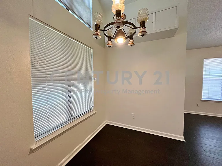 1150 Suburban St — Photo 5