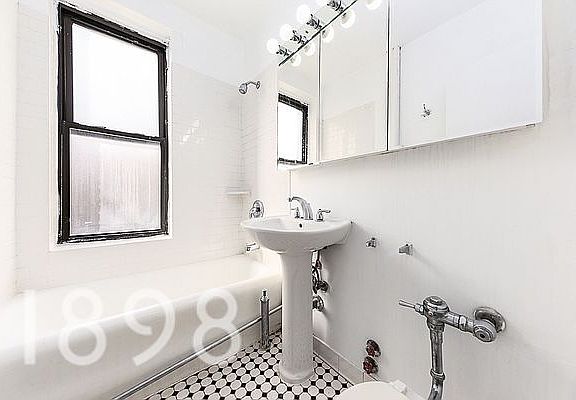 5th image of 4323 40th St APT 2L