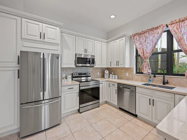 2055 Regents Blvd — Photo 11