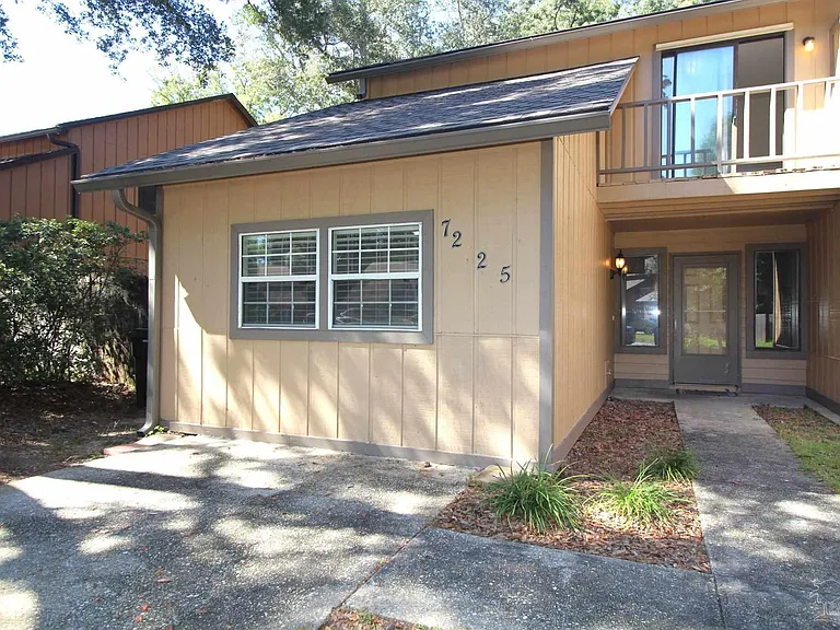 7225 Dogwood Terrace Dr — Photo 1