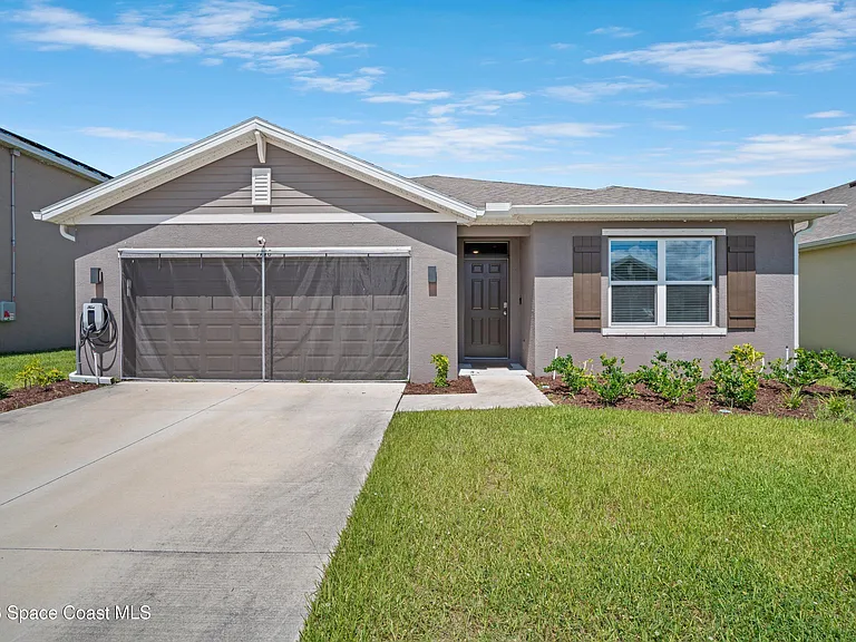 1148 Casey Ave — Photo 3