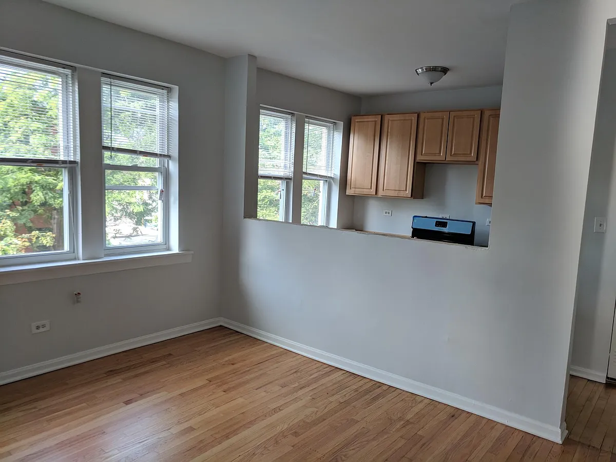 Building Photo - 2100 N Albany Ave #3