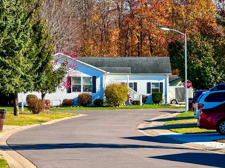 Whittaker Oaks — Photo 8