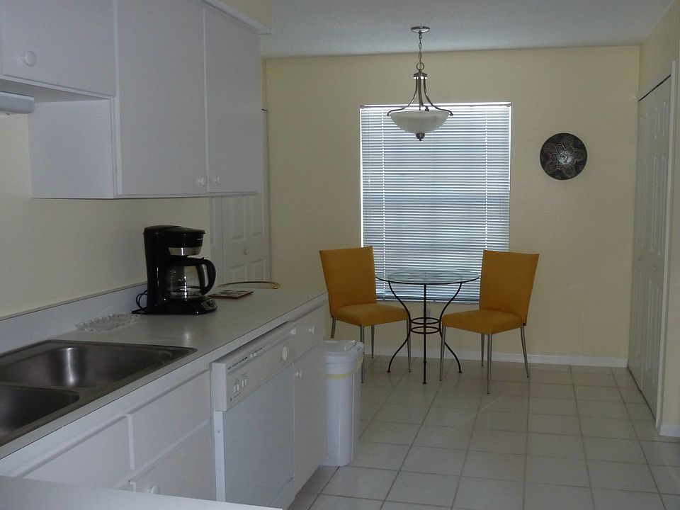 Kitchen and breakfast nook