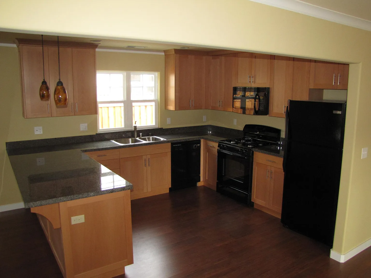 2 bed, 1000 sqft, $3,250 — Photo 3