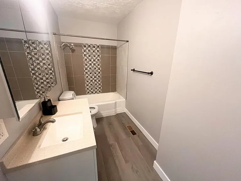 364 N Wall Ave — Photo 8
