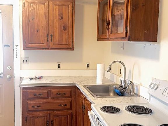 2nd image of 224 Rainbow St #4