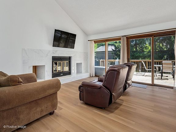 3rd image of 375 W Woodworth Pl