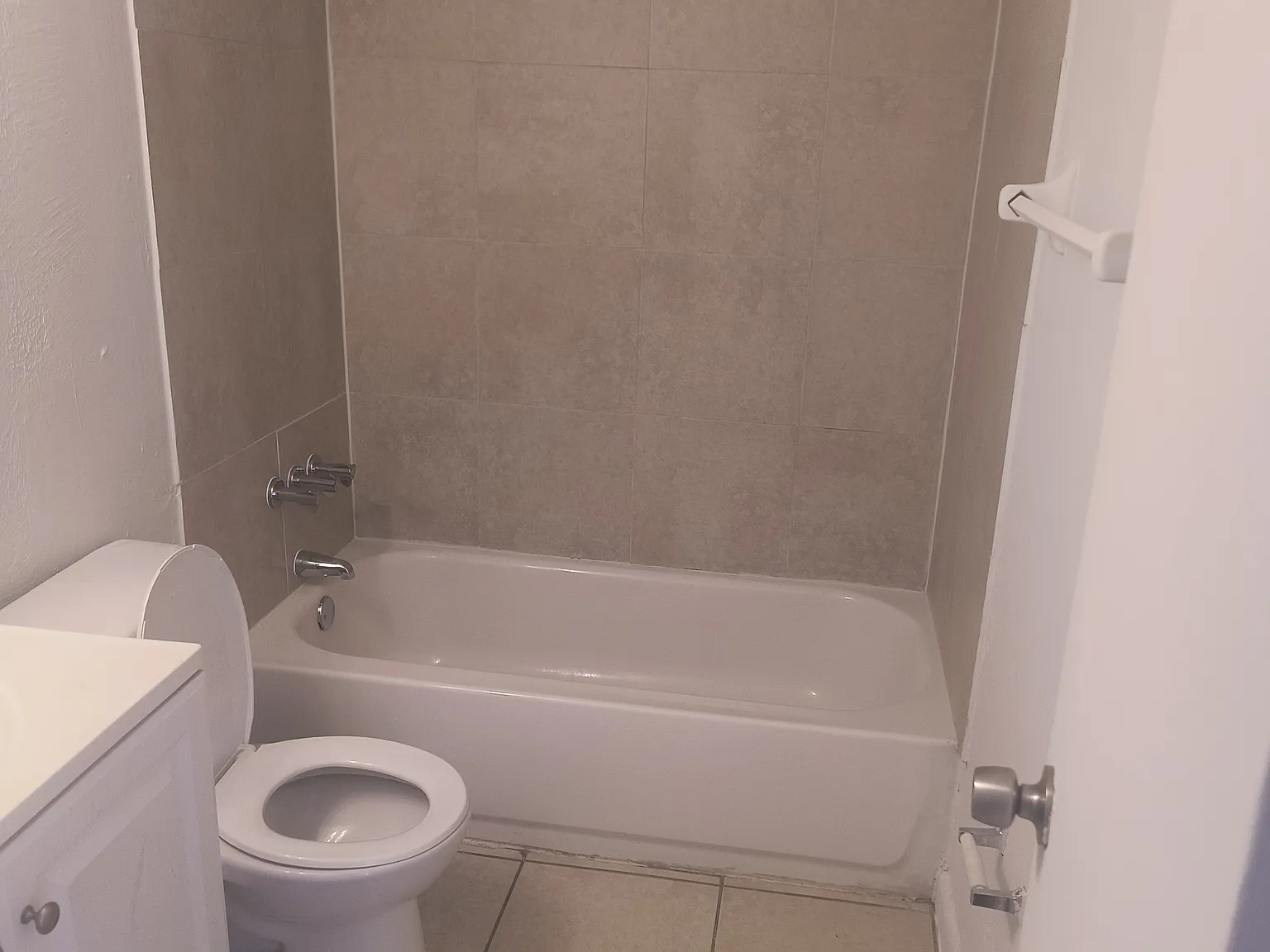 University Place Apartments — Photo 3