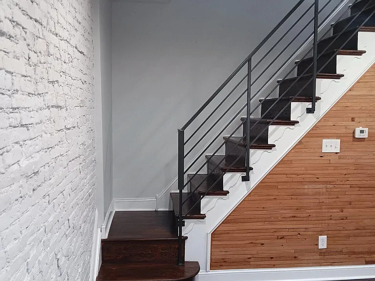 2628 E Harold St — Photo 2