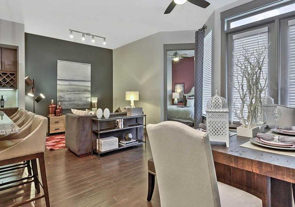 2nd image of 4601 Roswell Rd #135