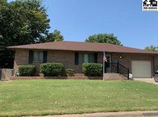 203 S Reed Ave, Lyons, KS 67554