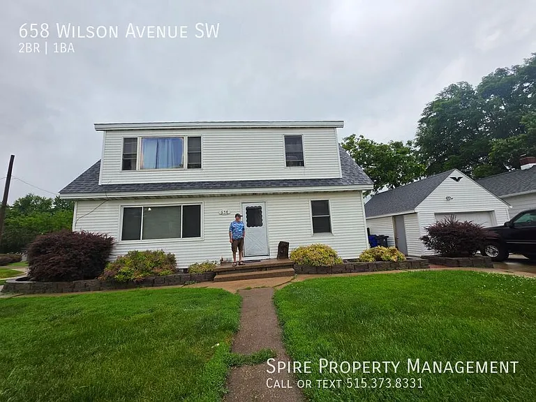 658 Wilson Ave SW — Photo 1