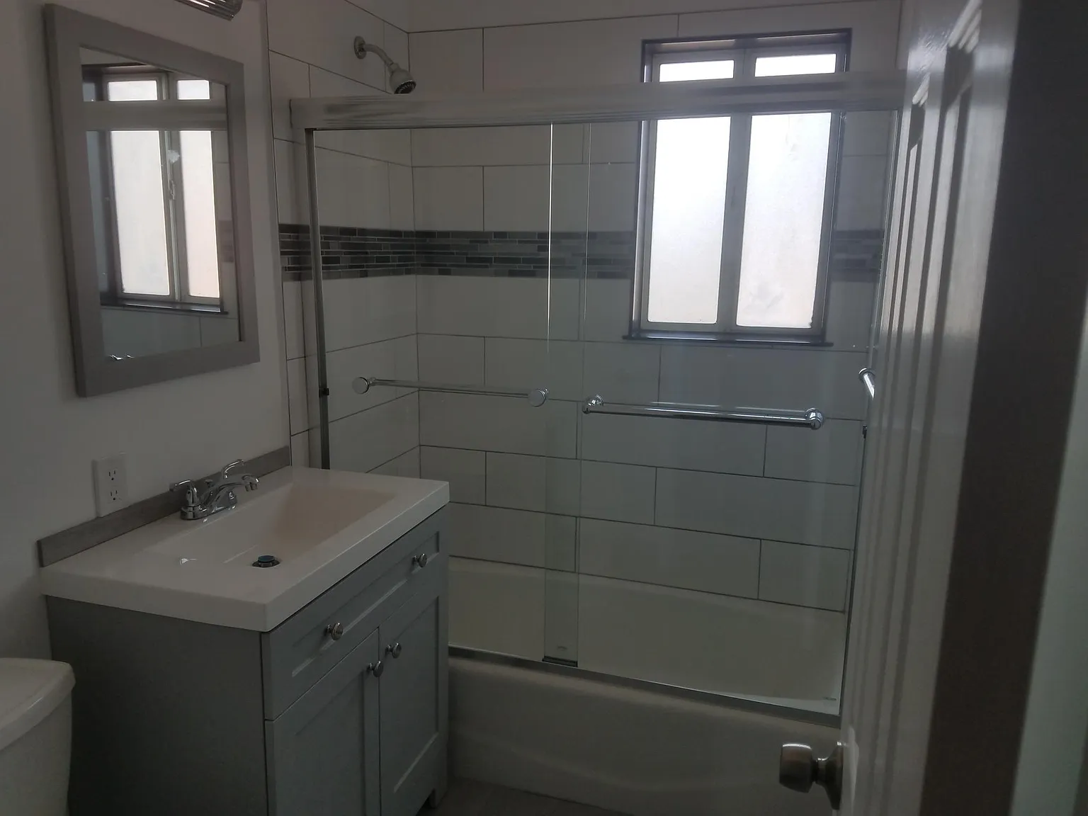 2 bed, 850 sqft, $3,495 — Photo 2