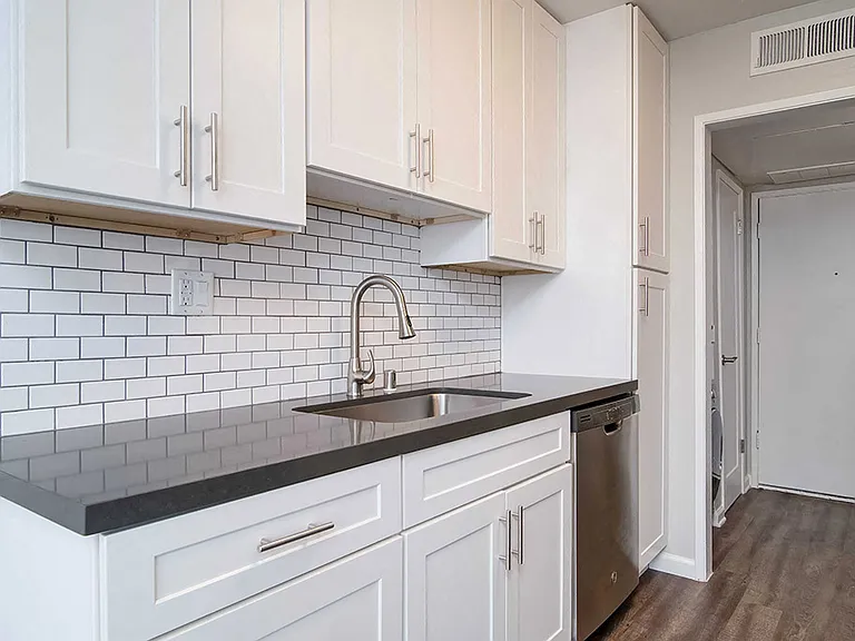 Los Robles Apartments — Photo 26