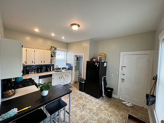 4th image of 19 Lincoln Ave #1