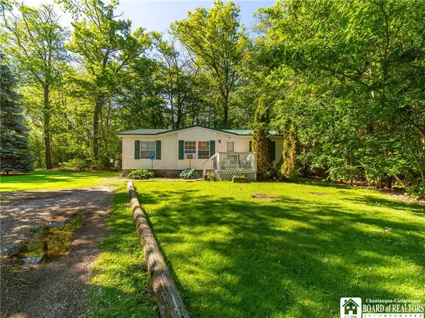 60 Shore Dr, Westfield, NY 14787