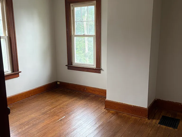 1051 Lindsay Ave — Photo 6