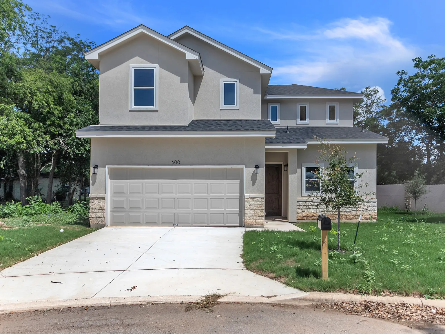 3 bed, 2.5 bath, 1769 sqft, $2,300 — Photo 4