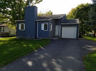 17 Anemone Ln, West Henrietta, NY 14586