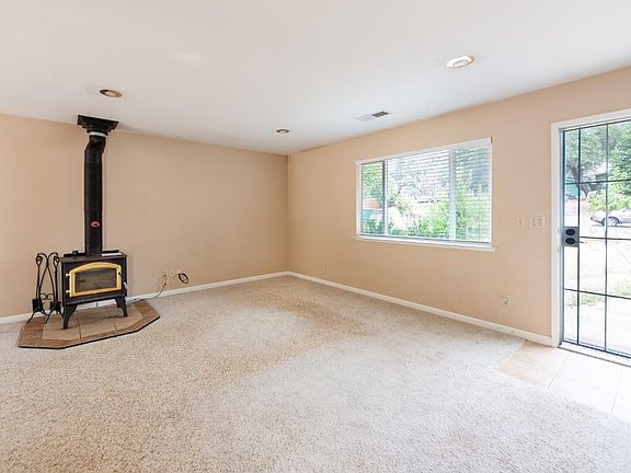 4th image of 4021 Bright Ct