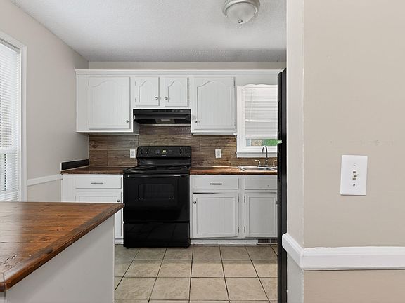 4th image of 452 Harleston Rd